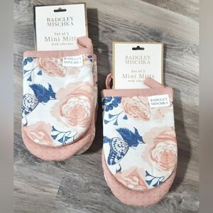 Badgley Mischka 2 Sets of Mini Oven Mitts - New With Tags